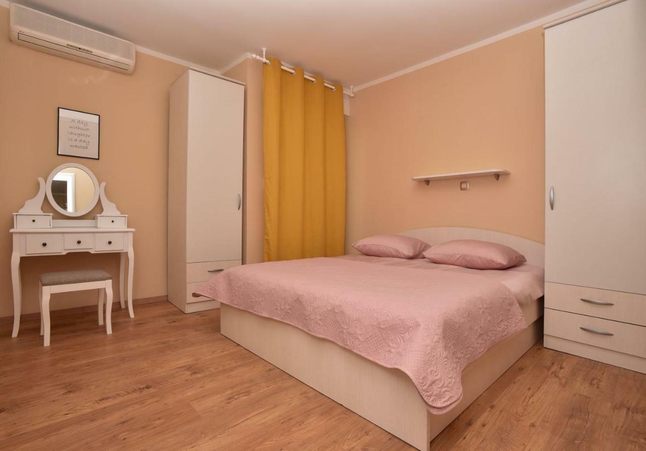 Apartman Mate Luka Макарська Екстер'єр фото
